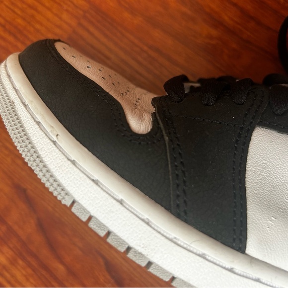 Nike Air Jordans Black and White High-Top Sneakers in crackle leather - Picture 14 of 15